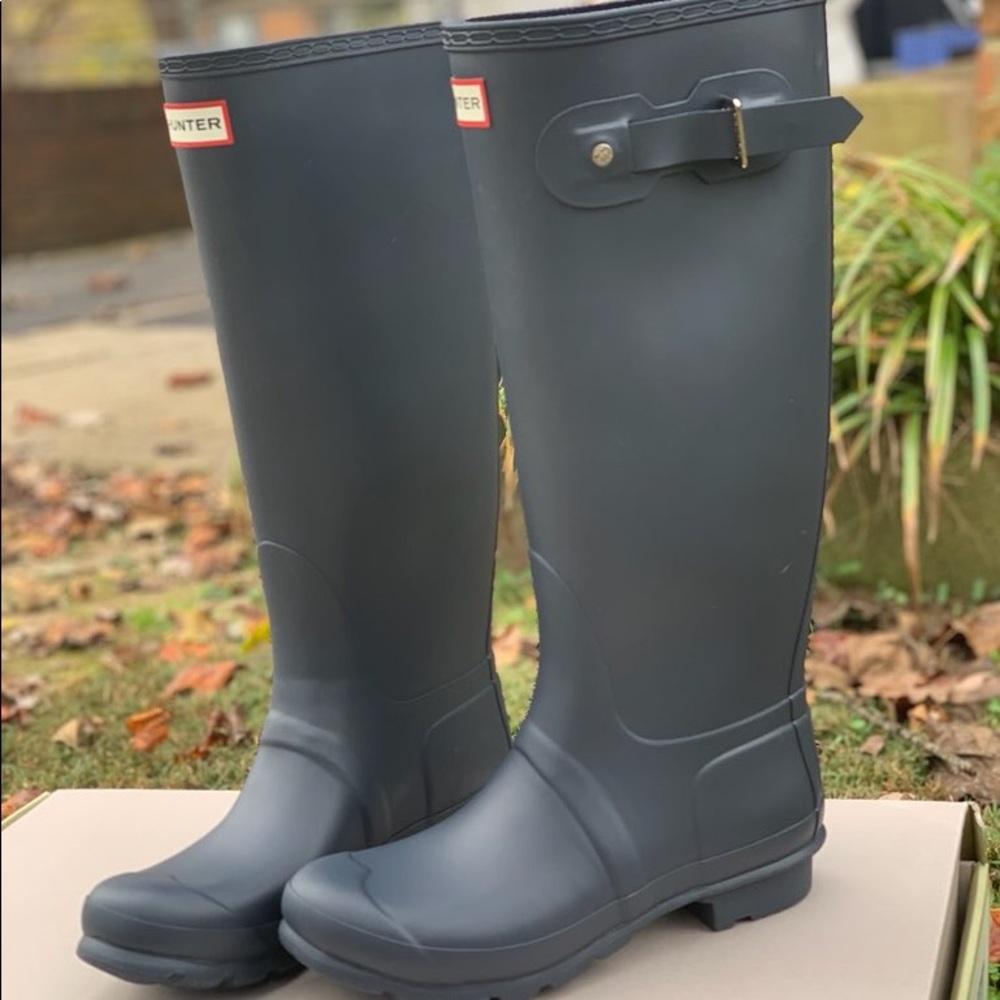 Hunter boot size 7 - Picture 3 of 5
